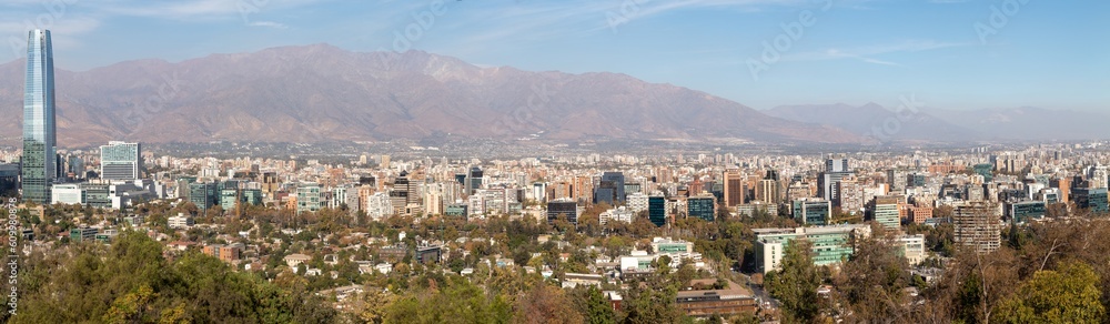 Panorama Chile, Santiago paisagem urbana com seu prédios e a cordilheira dos andes