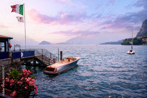 Fototapeta Naklejka Na Ścianę i Meble -  Vacation in Italy. Beautiful Como lake view with yacht moored