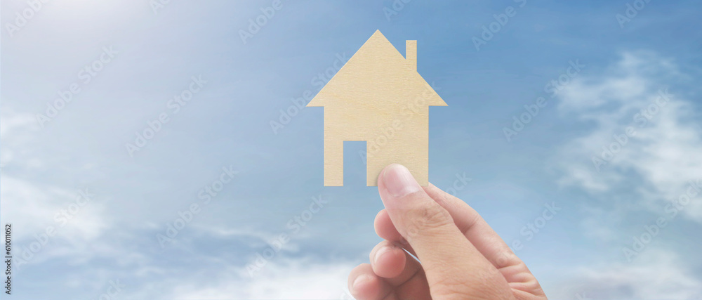 Naklejka premium Hands holding paper house, family home