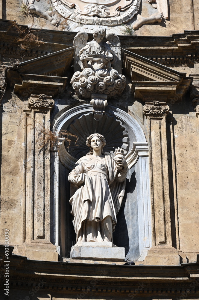 Barocke Fassadenfigur am Platz Quattro canti in Palermo