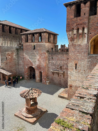 Piazza interna della Rocca Sforzesca di Soncino photo