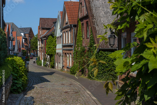Häuserreihen an der Klosterstraße in Plön im Sommer. photo