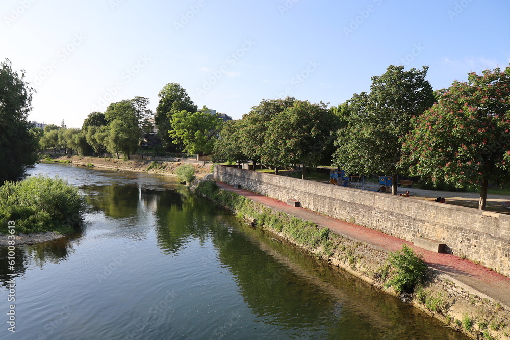 La rivière Marne, ville de Saint Dizier, département de la Haute Marne, France