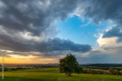 Blick von Schlat  ins Filstal im Hintergrund die Kaiserberge