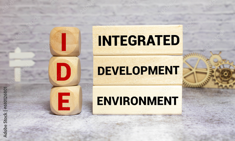 Obraz premium IDE - Integrated Development Environment - software application that provides comprehensive facilities