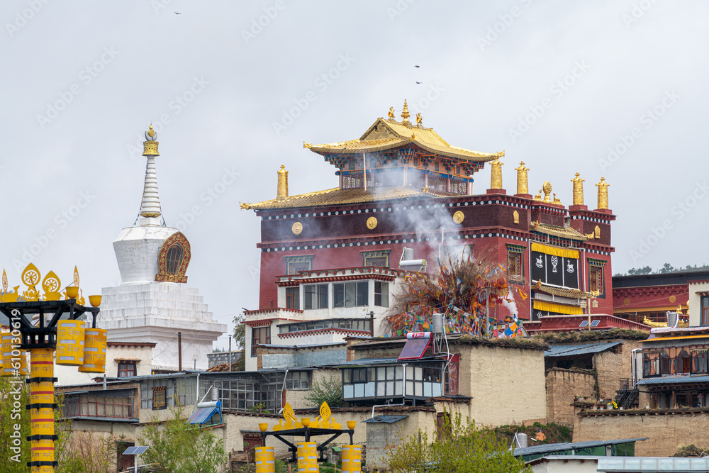 Φωτογραφία Kattan Songzamlin Temple in Shangri-La City, Deqen Prefecture, Yunnan Province,