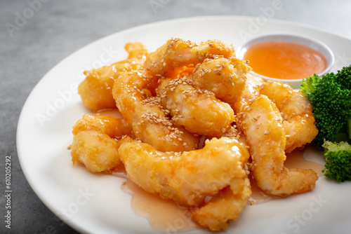 A view of a plate of honey garlic shrimp.