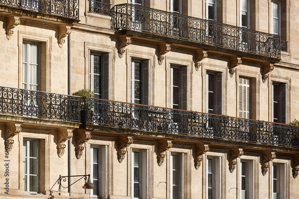 Obraz premium Classic urban building stine facade in Bordeaux. Aquitaine, France