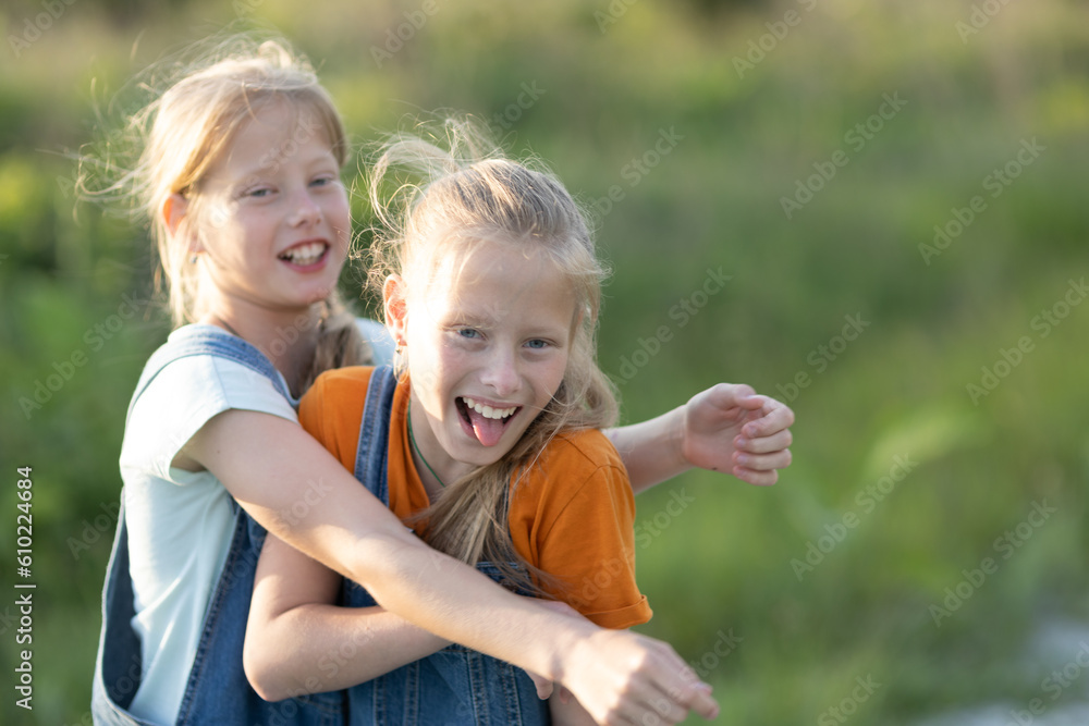 Fototapeta premium twin sisters in nature