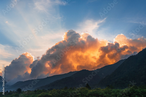夕方の上高地に発生した入道雲【長野県・松本市】 Cumulonimbus clouds in Kamikochi in the evening - Nagano, Japan