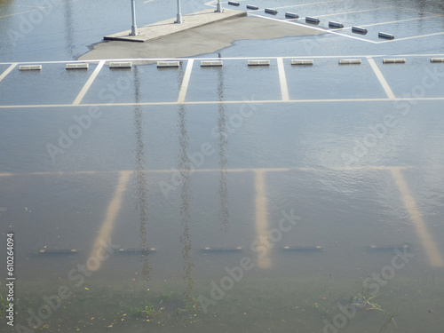 浸水した俣野遊水地(境川遊水地公園)の屋外駐車場