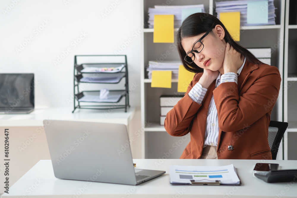 Concept Burnout Syndrome. Asian business Woman feels uncomfortable working. Which is caused by stress, accumulated from unsuccessful work And less resting body. Consult a specialist psychiatrist. Concept Burnout Syndrome. Asian business Woman feels uncomfortable working. Which is caused by stress, accumulated from unsuccessful work And less resting body. Consult a specialist psychiatrist.