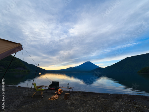 本栖湖キャンプ場から早朝の富士山を望む photo