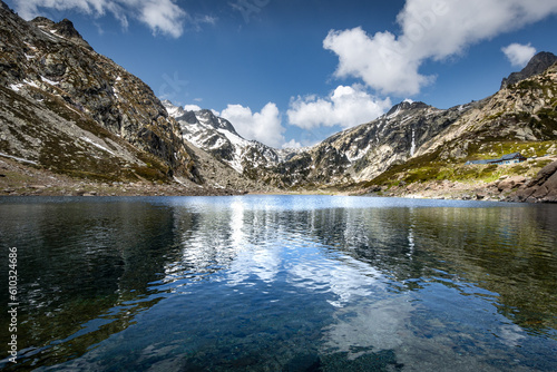 Fototapeta Naklejka Na Ścianę i Meble -  L'étang d'En Beys dans la vallée d'Orlu en Ariège, joli lac des Pyrénées - France