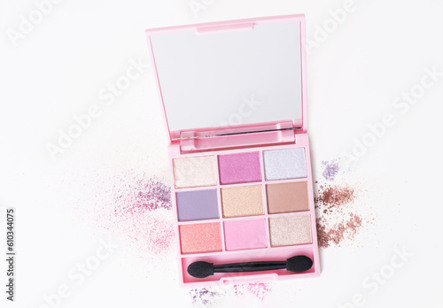 Pink make-up box with 9 colors of eyeshadow and powder around the edges.