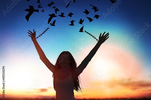 Photography The woman breaking steel chains with free birds