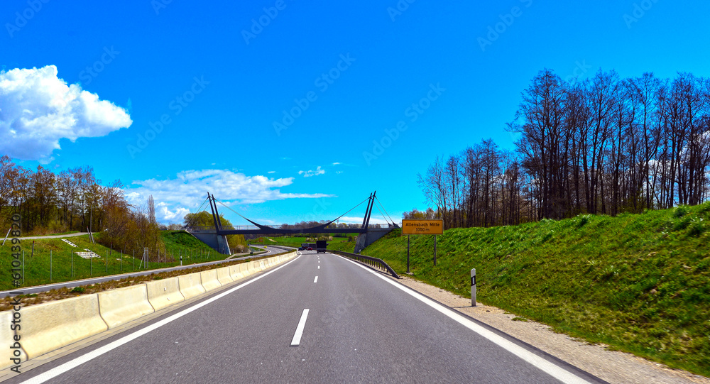 Fototapeta premium Bundesstraße 33 bei Allensbach (Landkreis Konstanz), Baden-Württemberg