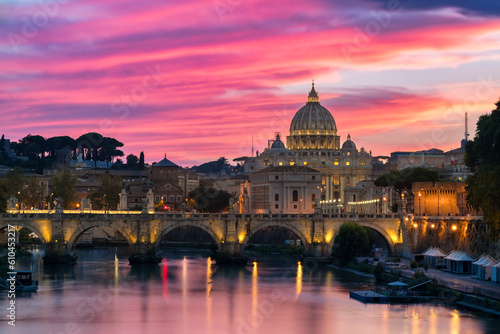 St. Peter's basilica at sunset in Rome, Italy © Pawel Pajor