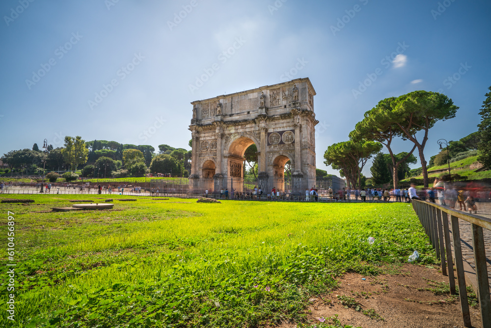 Fototapeta premium The Arch of Constantine on sunny day in Rome, Italy