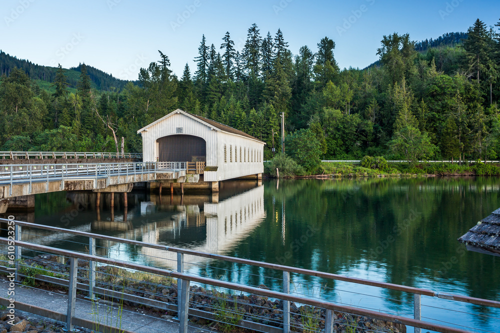 Lowell Covered Bridge in Oregon, crossing Dexter reservoir Lowell Covered Bridge in Oregon, crossing Dexter reservoir