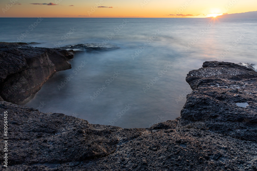 Sonnenuntergang an der Küste von Playa Puertito bei Costa Adeje, Teneriffa