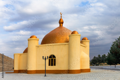 Obraz na płótnie Small mosque located in a village Anau near Ashgabat