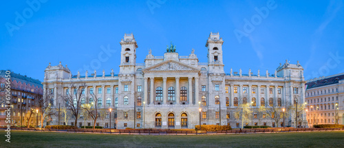 Obraz na płótnie Neprajzi Museum on Kossuth square in Budapest, Hungary. w salonie