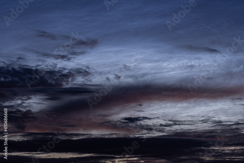 Różne rodzaje chmur na niebie o różnej porze dnia © Sylwester Popenda