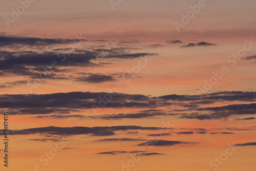 Różne rodzaje chmur na niebie o różnej porze dnia © Sylwester Popenda