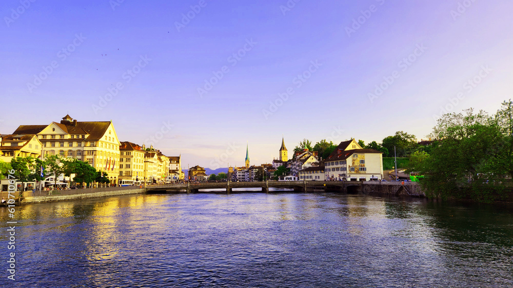 Naklejka premium panorama view of lake Zurich and building in Switzerland with reflection in the water