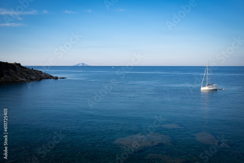 Montecristo vista dall'Isola dìElba