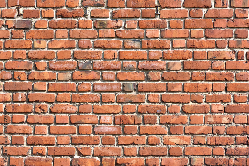 Obraz premium Old brick wall background, brick wall texture, structure. old broken brick, cement joints, close-up. crumbling from old age.