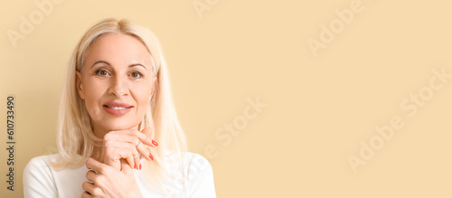 Attractive mature blonde wo...