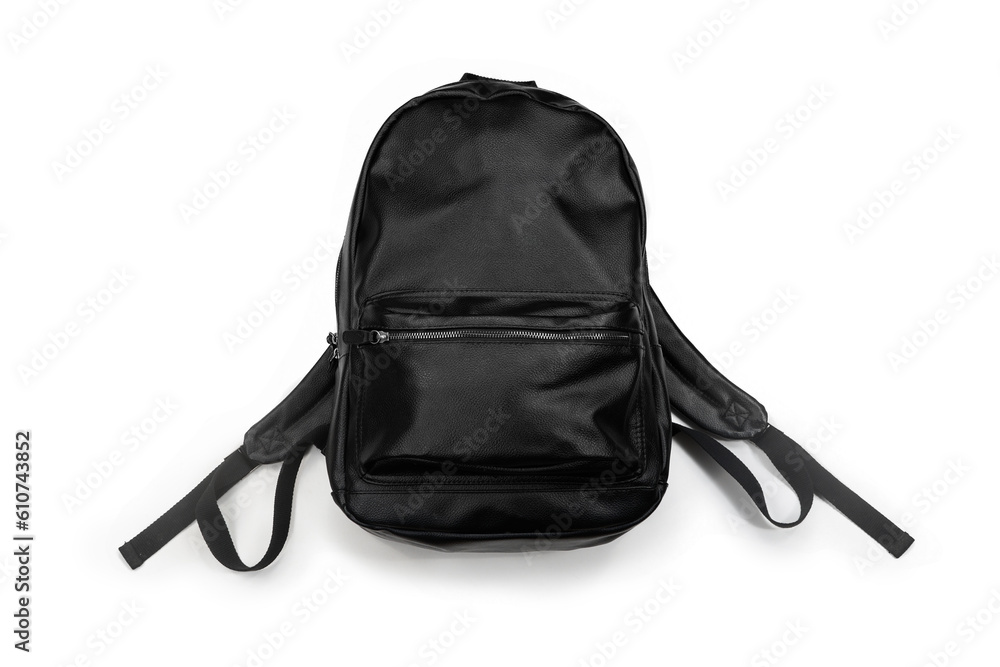 Mockup mochila básica negra de cuero, fondo blanco. Mockup mochila básica negra de cuero, fondo blanco.