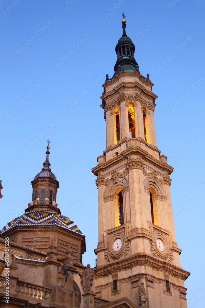 Fototapeta premium basílica del pilar