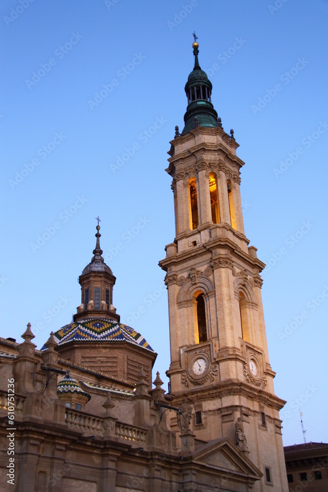 Fototapeta premium basílica del pilar