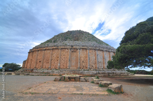 Foto The Royal Mausoleum of Mauretania is a funerary monument located on the road bet