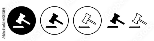 Gavel icon vector. judge gavel icon. auction hammer