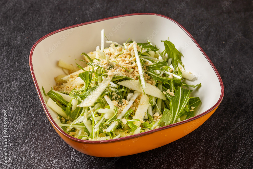 りんごの入ったグリーンサラダ　photo of green salad with apples