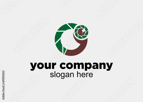 IO LENS logo letter company name