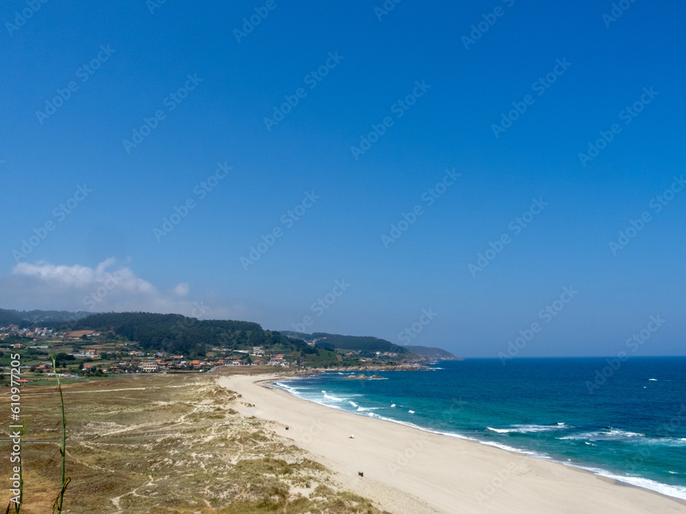 Vista panorámica de la playa de Barrañán. Arteixo, A Coruña, España.