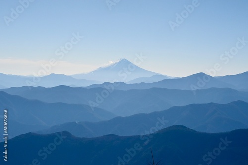 富士と山々