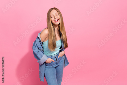 Fényképezés Photo portrait of pretty young teenager girl laugh hands pockets naked shoulder