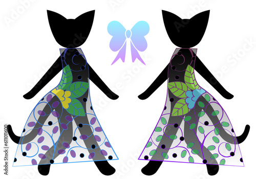 シースルーのドレスを着た2匹の黒猫