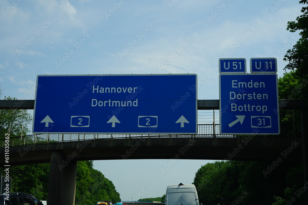 Autobahnschild A2 Richtung Hannover, Dortmund sowie A31 EMden, Dorsten und Bottrop