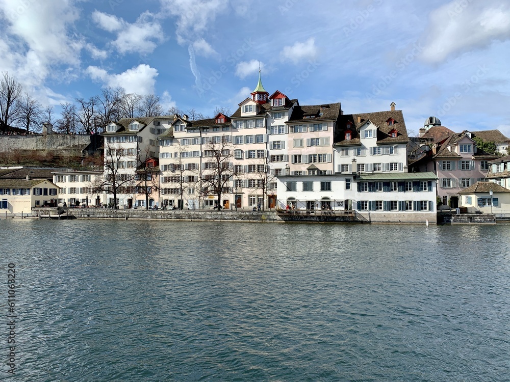 Stadt Zürich Wohnhäuser in der Altstadt am Fluss Limmat - Schweiz