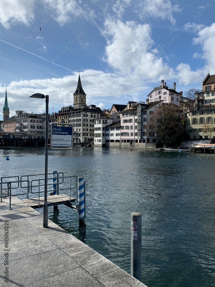 Stadt Zürich am Limmatquai, Fluss Limmat im Stadtzentrum