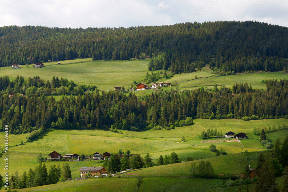 Obraz premium Fabulous scene with typical house in Tyrol in Santa Maddalena village. Location: Santa Maddalena village, Val di Funes, Trentino-Alto Adige, Dolomites, Italy, Europe 