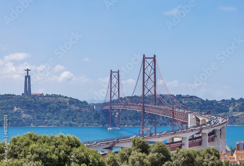 Ponte 25 de Abril vista do alto do Alvito em Lisboa