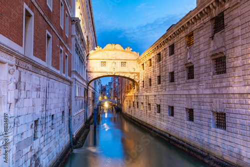 Fototapeta Naklejka Na Ścianę i Meble -  Bridge of Sighs in Venice, Italy